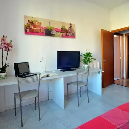 Alcazar Town Center Apartment *