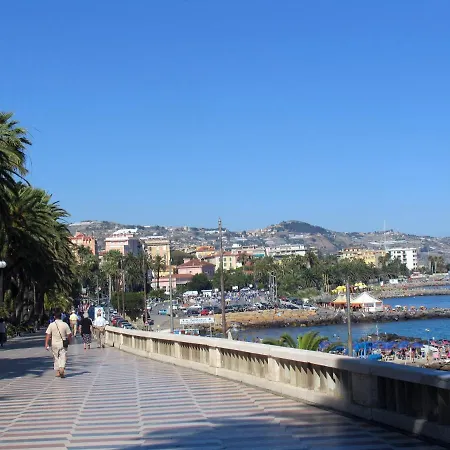 Alcazar Town Center Apartamento